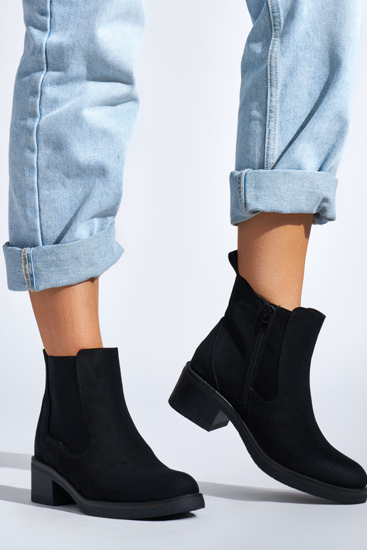 čierne dámske topánky na nízkom stĺpiku čierne dámske topánky na nízkom stĺpiku