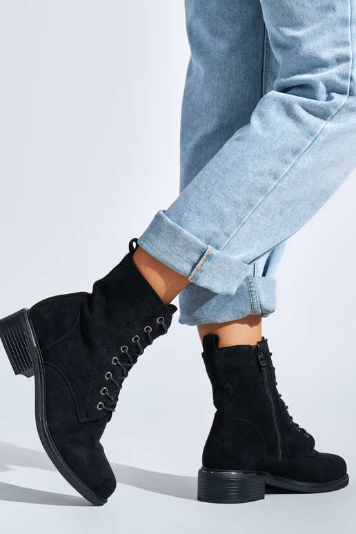 čierne dámske topánky šnurované na... čierne dámske topánky šnurované na...