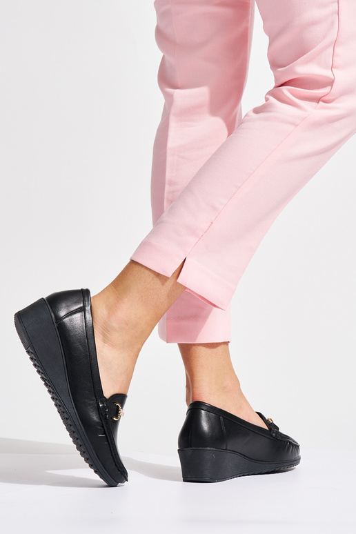 čierne dámske mokasíny na kline so...