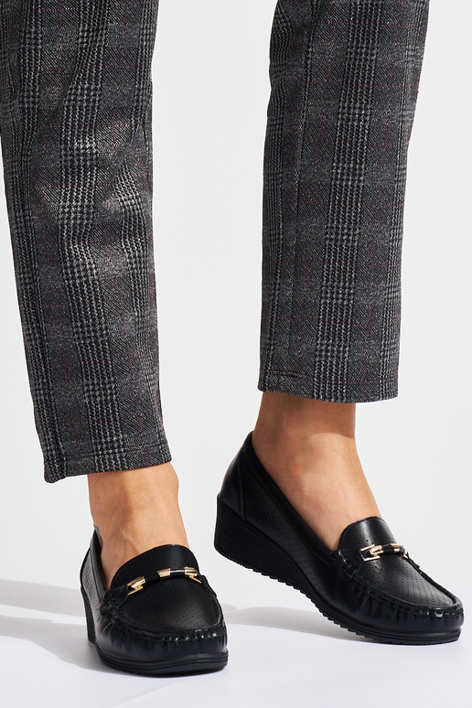 čierne prelamované mokasíny na nízkom...