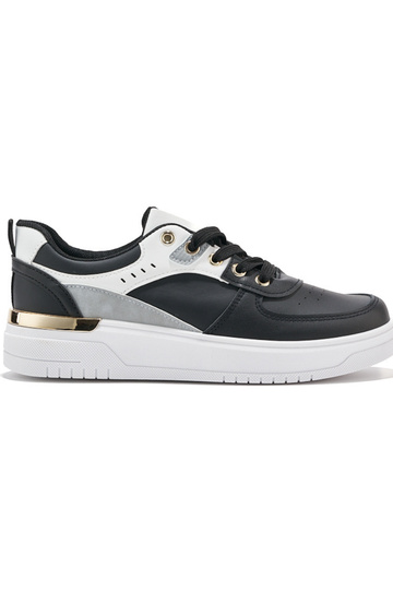 čierne športové topánky s...