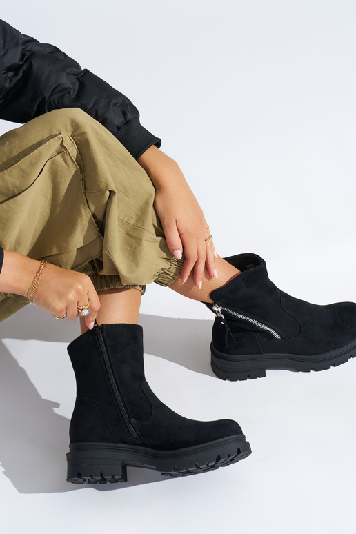 čierne dámske topánky s ozdobným zamkiem