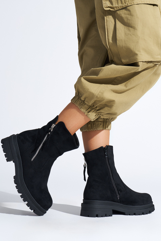 čierne dámske topánky s ozdobným zamkiem