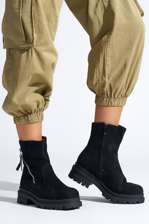 čierne dámske topánky s ozdobným zamkiem