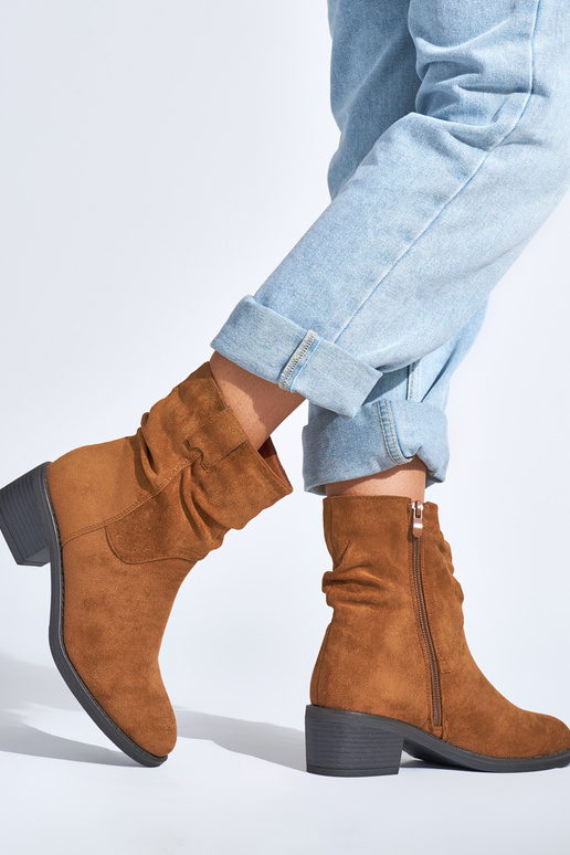 hnedé čižmy v kovbojskom štýle