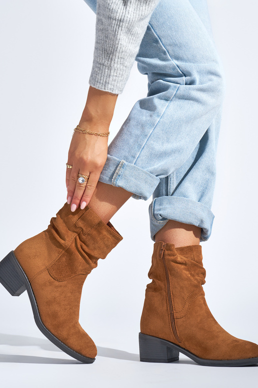 hnedé čižmy v kovbojskom štýle