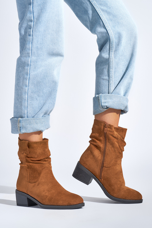 hnedé čižmy v kovbojskom štýle