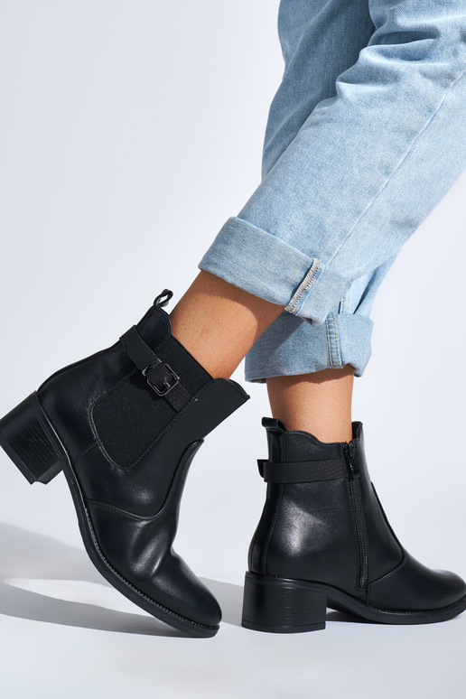 čierne dámske topánky na nízkom stĺpiku čierne dámske topánky na nízkom stĺpiku