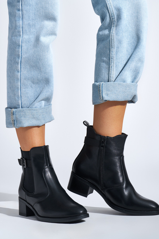 čierne dámske topánky na nízkom stĺpiku čierne dámske topánky na nízkom stĺpiku