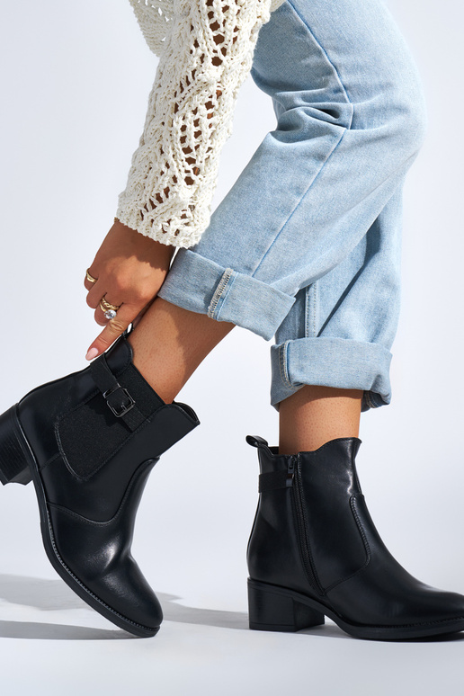čierne dámske topánky na nízkom stĺpiku čierne dámske topánky na nízkom stĺpiku