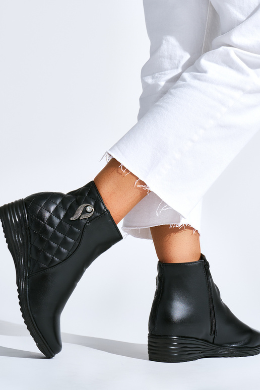 Pohodlné čierne topánky na kline