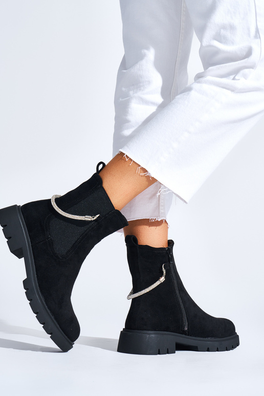 čierne dámske topánky z ozdobnym...