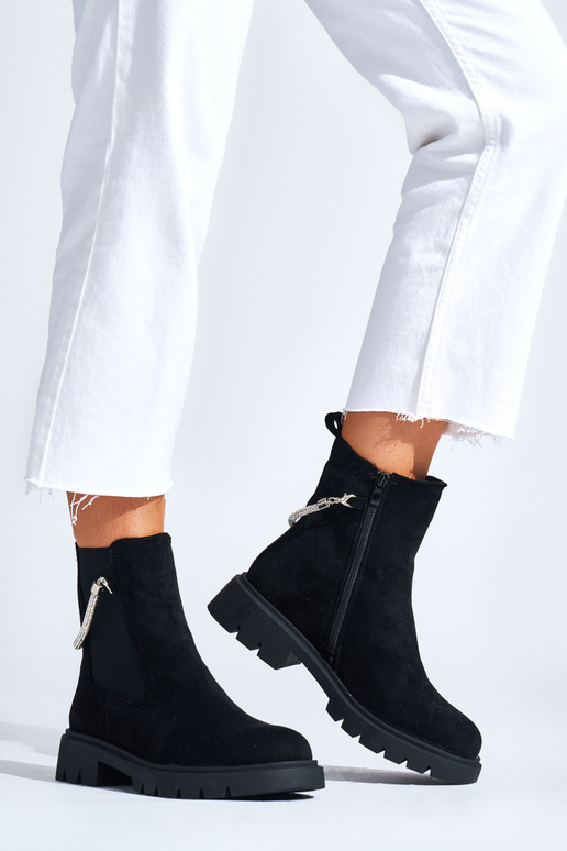 čierne dámske topánky z ozdobnym...