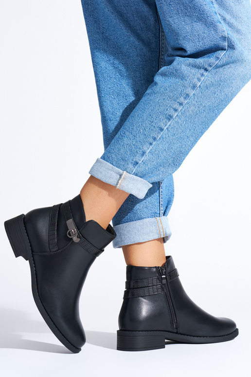 čierne dámske topánky na nízkom opätku čierne dámske topánky na nízkom opätku