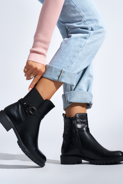 čierne dámske topánky s ozdobnou prackou čierne dámske topánky s ozdobnou prackou