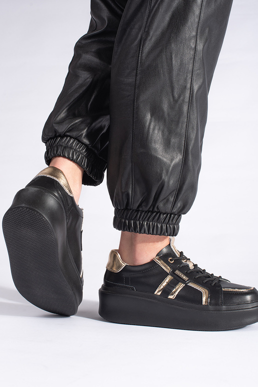 Čierne kožené tenisky model topánok s...