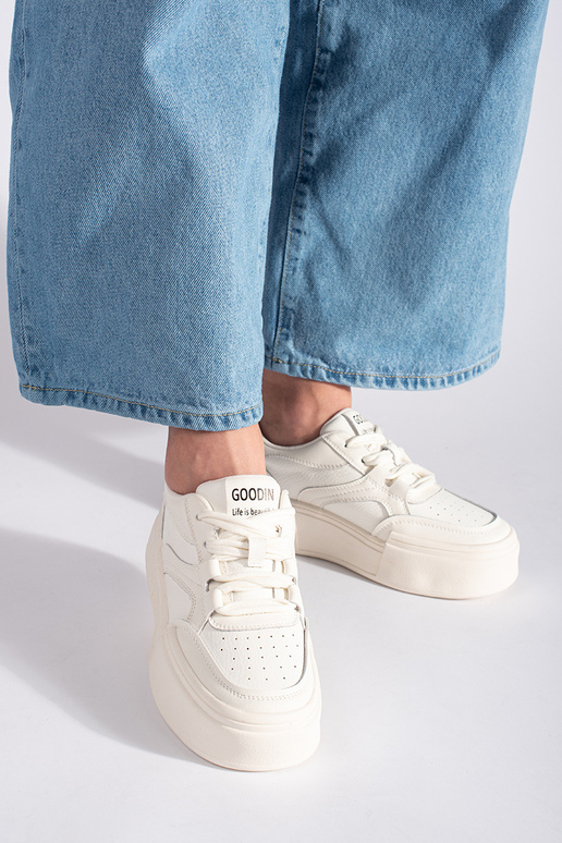 Biely klasický model dámskych...