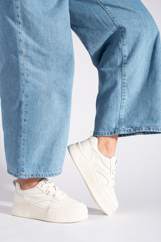 Biely klasický model dámskych...