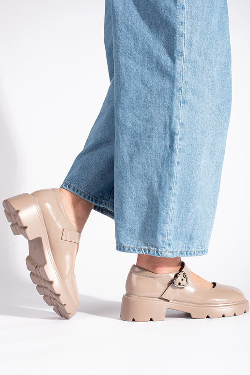 béžové mokasíny s lakovým efektom na... béžové mokasíny s lakovým efektom na...