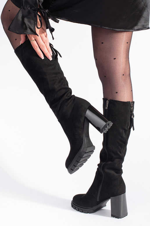 čierne semišové členkové čižmy na opätku