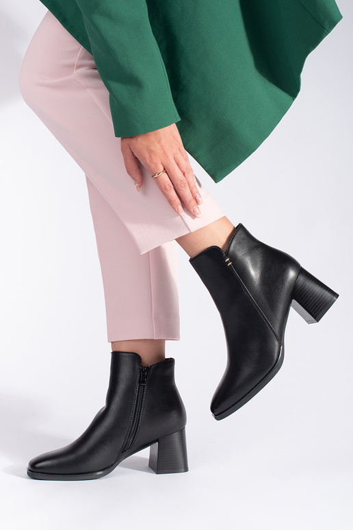 čierne dámske topánky na vysokých...