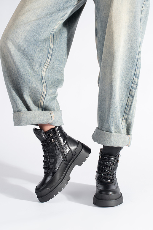 čierne topánky s hrubou podrážkou... čierne topánky s hrubou podrážkou...