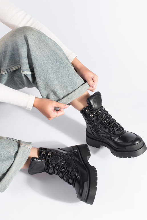 čierne topánky s hrubou podrážkou... čierne topánky s hrubou podrážkou...