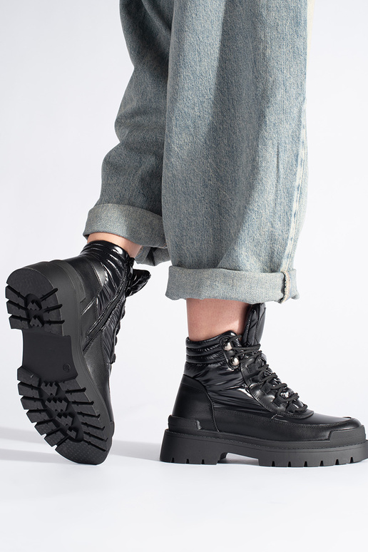 čierne topánky s hrubou podrážkou... čierne topánky s hrubou podrážkou...