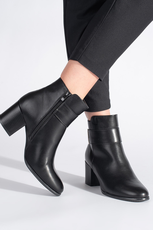 Klasický model, elegantné čierne... Klasický model, elegantné čierne...