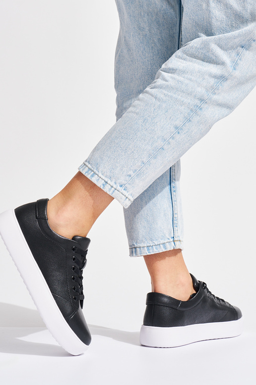 Kožené čierne čipkované dámske topánky Kožené čierne čipkované dámske topánky