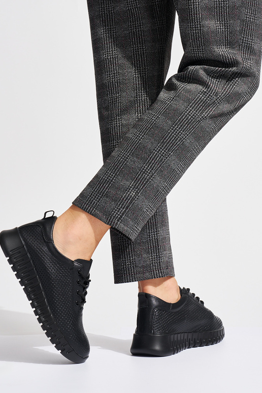 s prelamovanými prvkami kožené... s prelamovanými prvkami kožené...