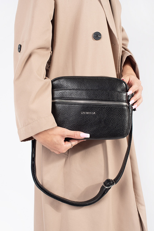 Málý čierna elegantná kabelka na ramene