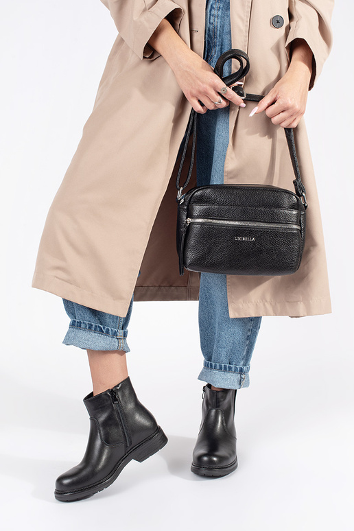 Málý čierna elegantná kabelka na ramene