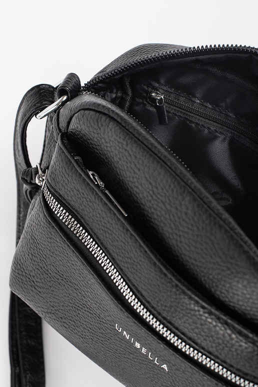 Málý čierna elegantná kabelka na ramene