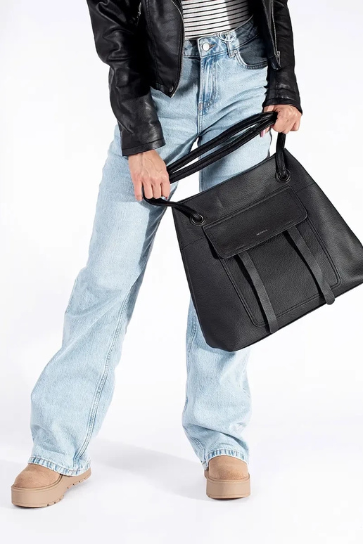 čierna kabelka shopper