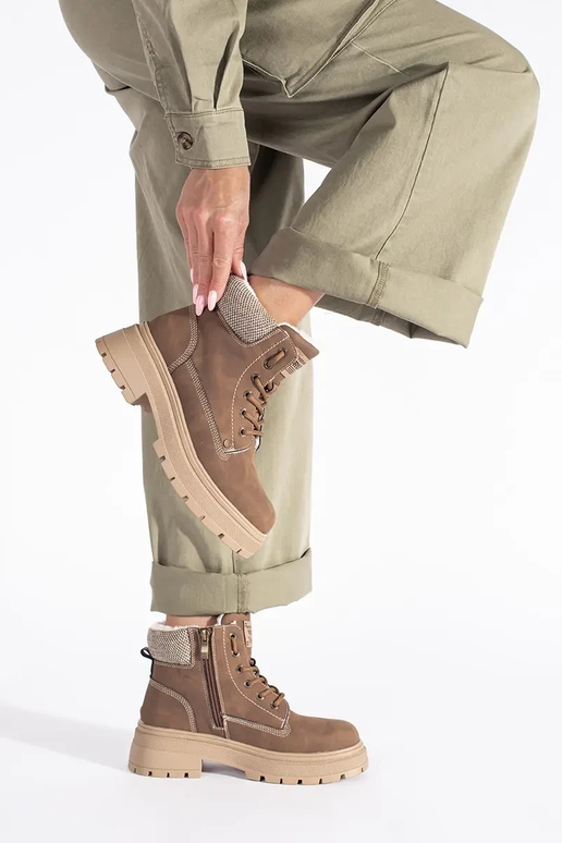 Hnedá farba izolované čižmy