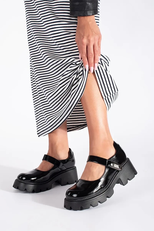 čierna lakované dámske topánky s...