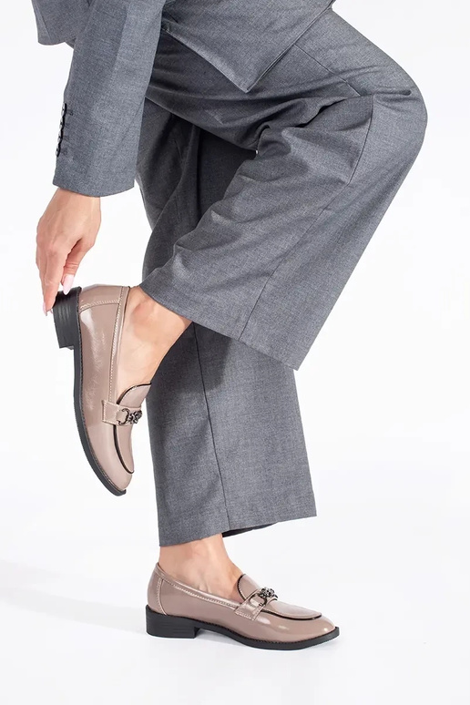 s lakovým efektom béžová Dámske mokasíny