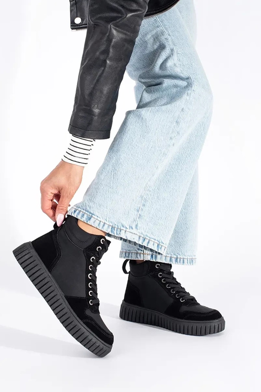 čierna čižmy vyrobené z prírodnej... čierna čižmy vyrobené z prírodnej...