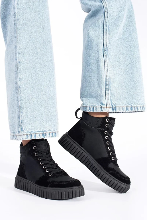 čierna čižmy vyrobené z prírodnej... čierna čižmy vyrobené z prírodnej...