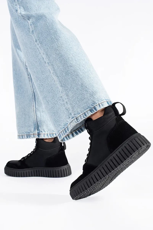 čierna čižmy vyrobené z prírodnej... čierna čižmy vyrobené z prírodnej...