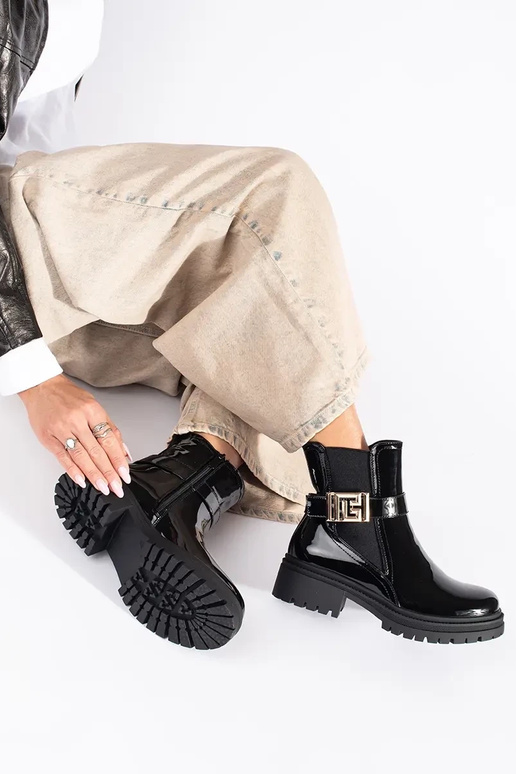 s lakovým efektom čierna Dámske čižmy s lakovým efektom čierna Dámske čižmy