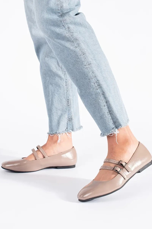 béžová lakované balerínky so sponou