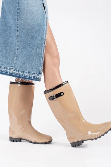 Béžové lakované gumové čižmy 2