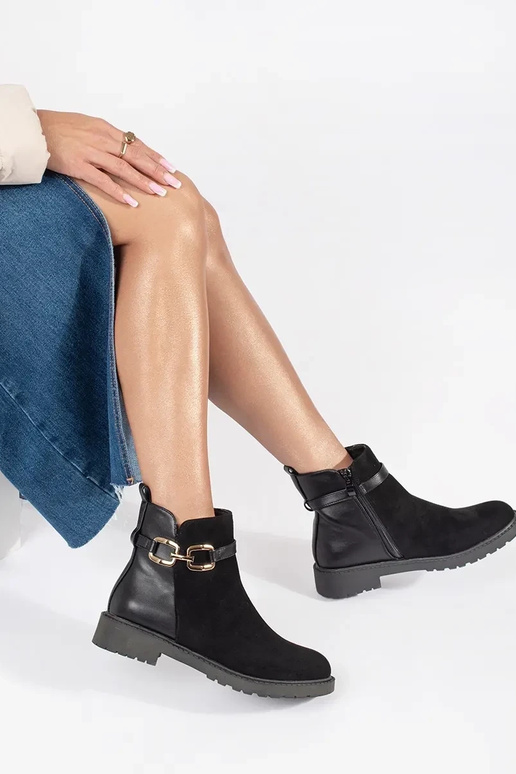 Dámske čierne topánky s ozdobnou prackou Dámske čierne topánky s ozdobnou prackou