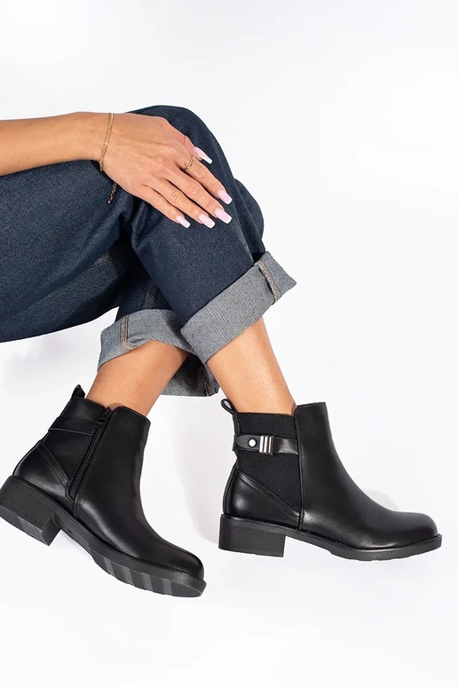 čierne Dámske topánky na nízkom podpätku čierne Dámske topánky na nízkom podpätku