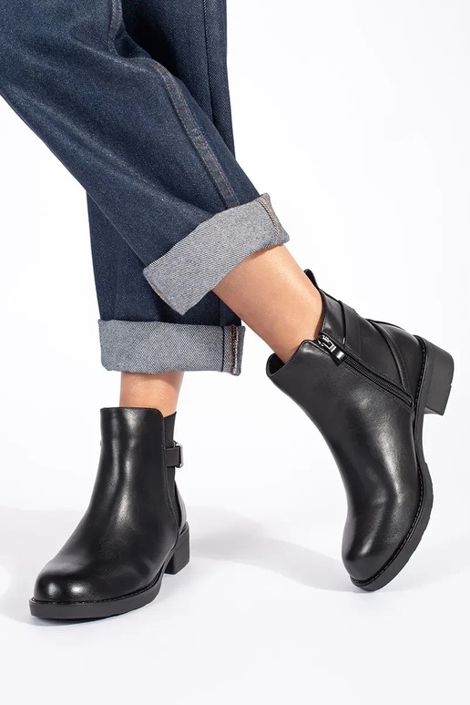 čierne Dámske topánky na nízkom podpätku čierne Dámske topánky na nízkom podpätku