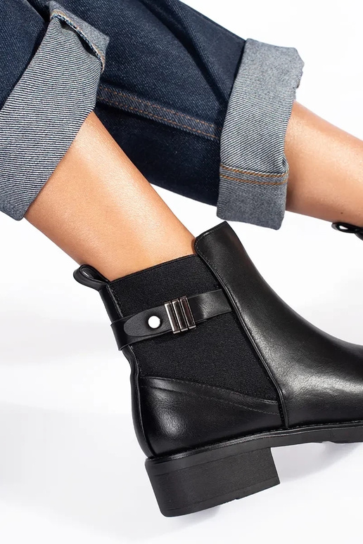 čierne Dámske topánky na nízkom podpätku čierne Dámske topánky na nízkom podpätku