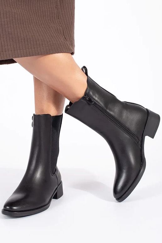 čierne Dámske topánky na nízkom stĺpiku čierne Dámske topánky na nízkom stĺpiku