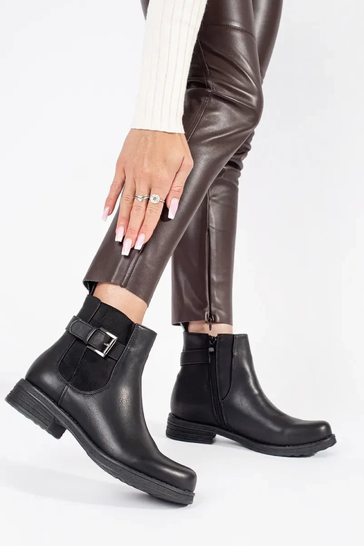 Dámske topánky na nízkom podpätku s... Dámske topánky na nízkom podpätku s...